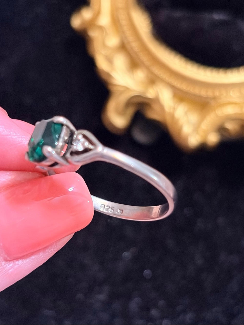 Emerald Green Oval Gemstone Ring in Sterling Silver - Picture 3 of 3